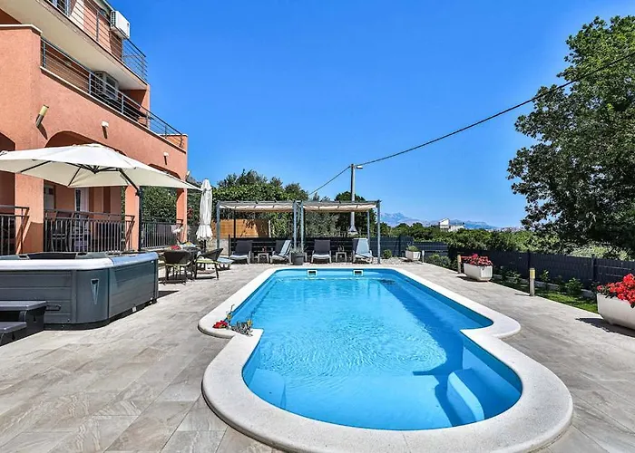 Vila Kastel *
