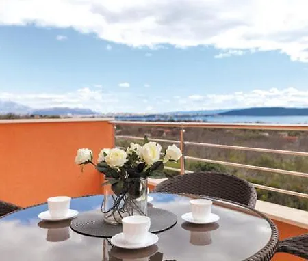 Leona Villa