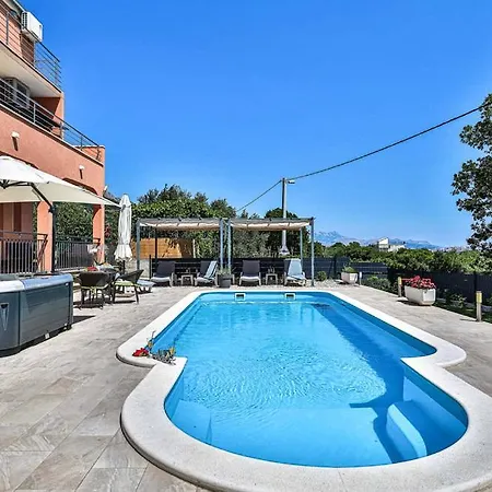 فيلة Villa Leona *