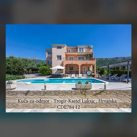 Leona Villa *